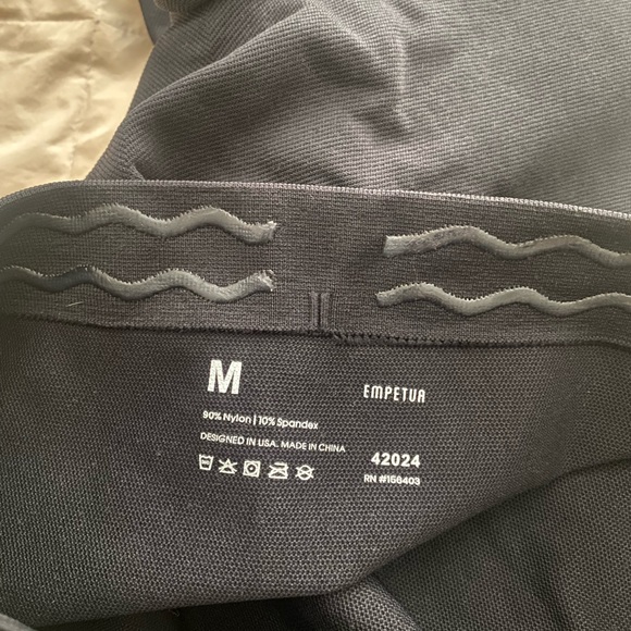 Shaping leggings NWT - Picture 5 of 6